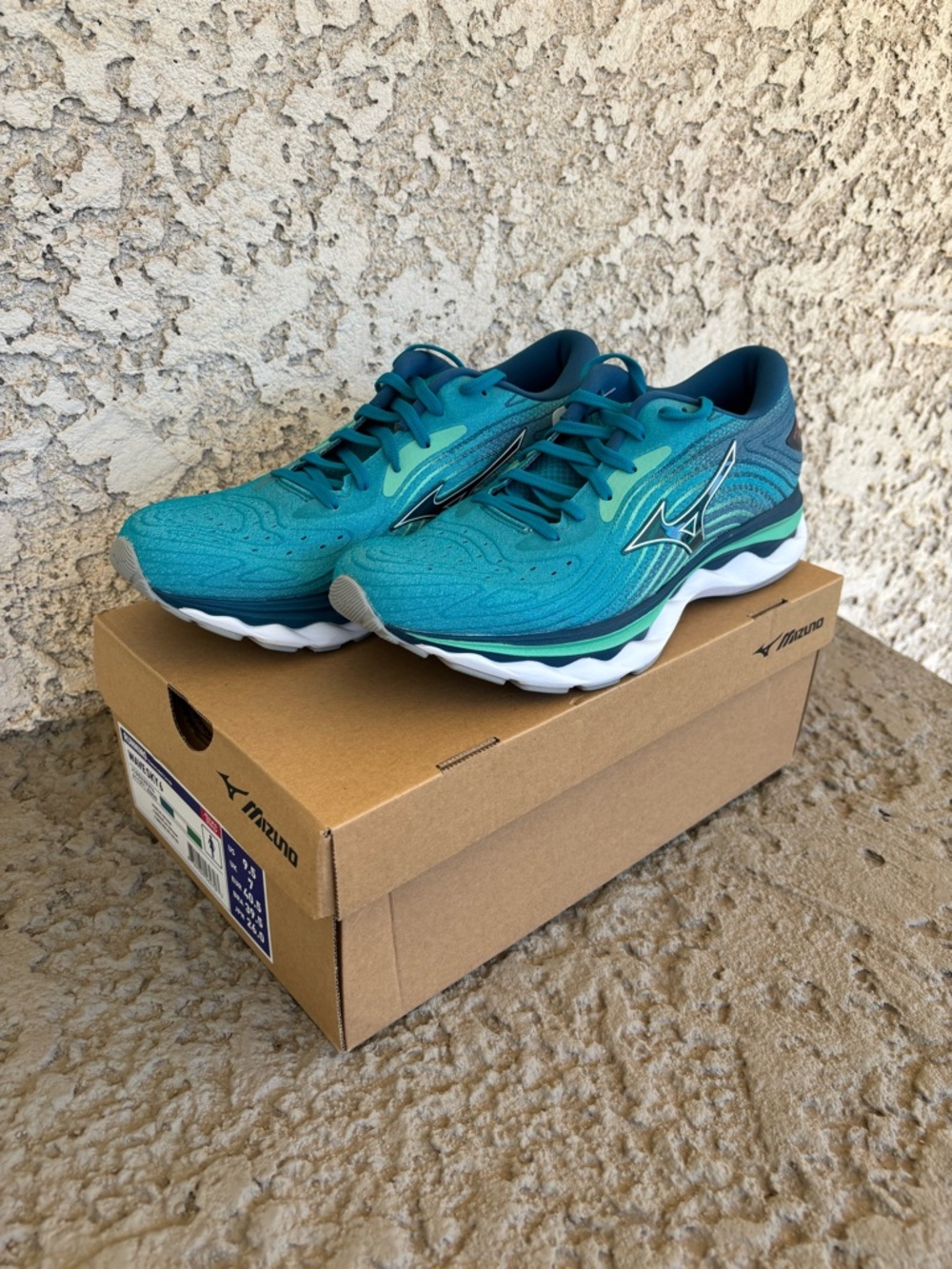 Mizuno Wave Sky 6 Blue Teal Women’s Running Shoes Sneakers New in Box Size 9.5